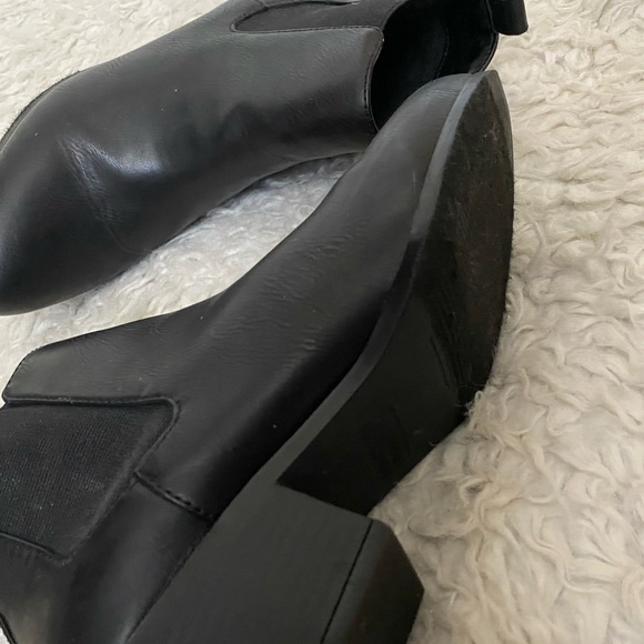 Ankle booties - Picture 2 of 3